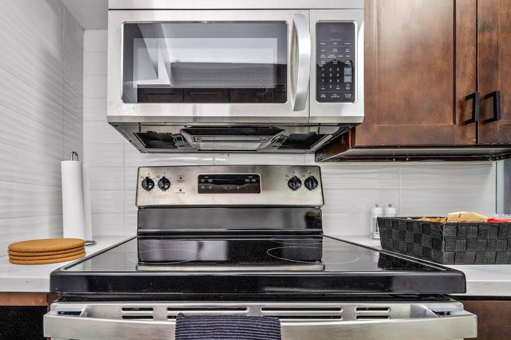 Centerstreet-Cozy 2Bedroomsuite YYC 외부 사진